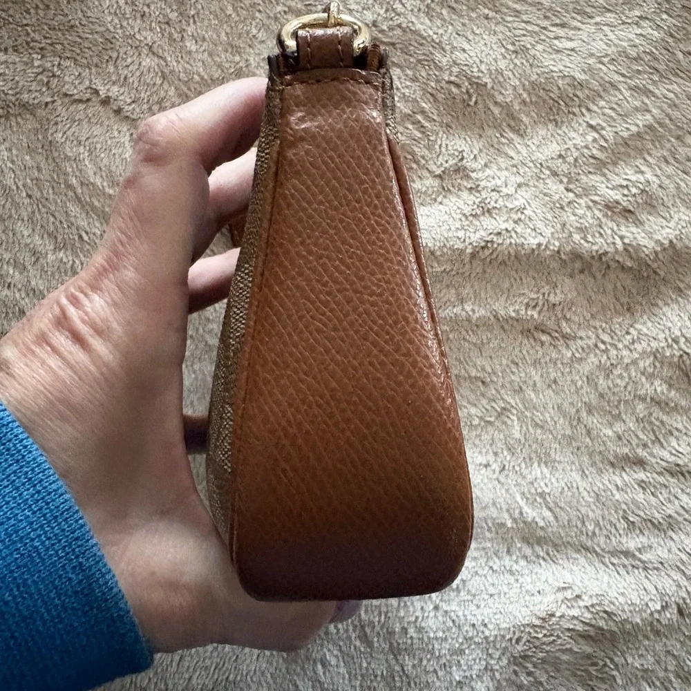 Coach Tan and Gold Shoulder Bag-used once. Like New. - Picture 5 of 8